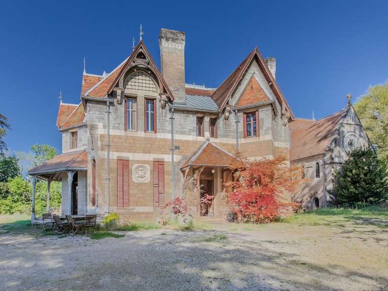 Château Reyrieux - 16 chambres - 680m²