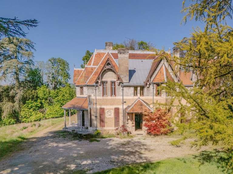 Château Reyrieux - 16 chambres - 680m²