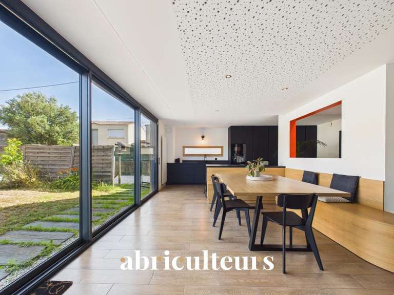 Maison Rezé - 5 chambres - 219m²