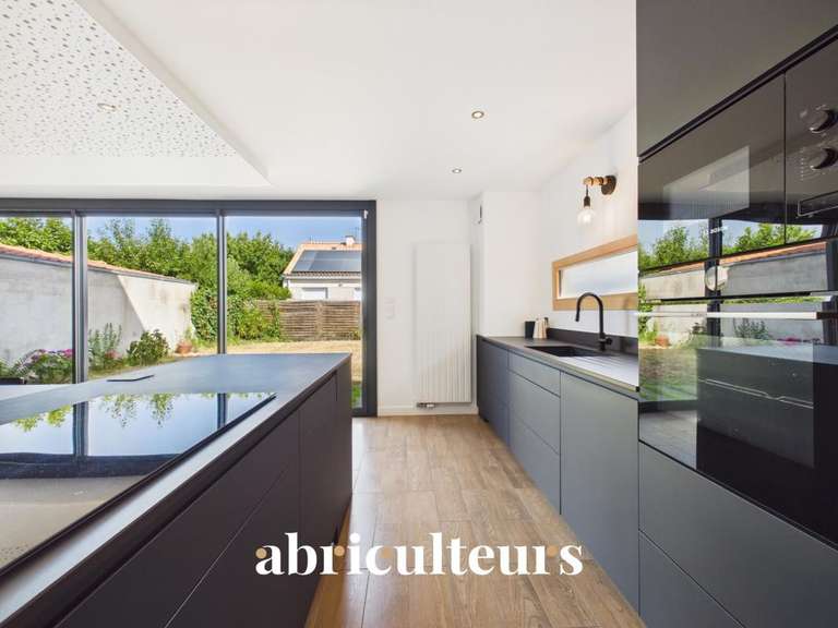 Maison Rezé - 5 chambres - 219m²
