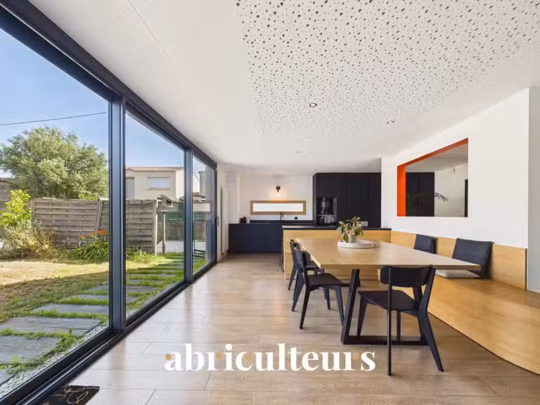 Maison Rezé - 5 chambres - 219m²