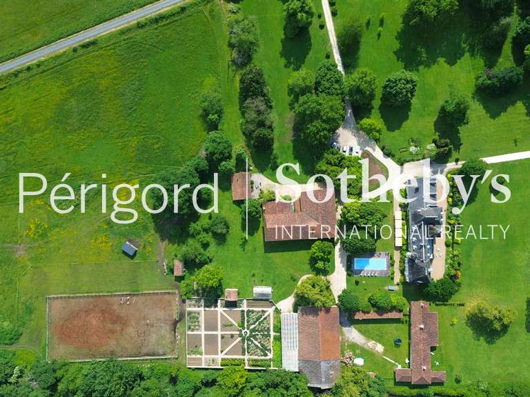 Castle Ribérac - 20 bedrooms - 1380m²