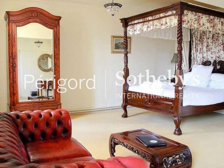 Castle Ribérac - 20 bedrooms - 1380m²