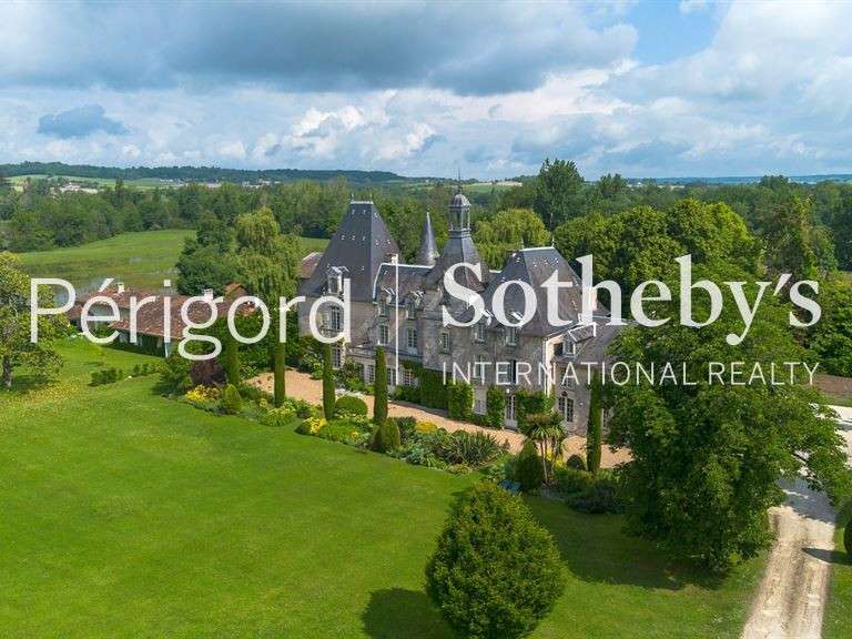 Castle Ribérac - 20 bedrooms - 1380m²
