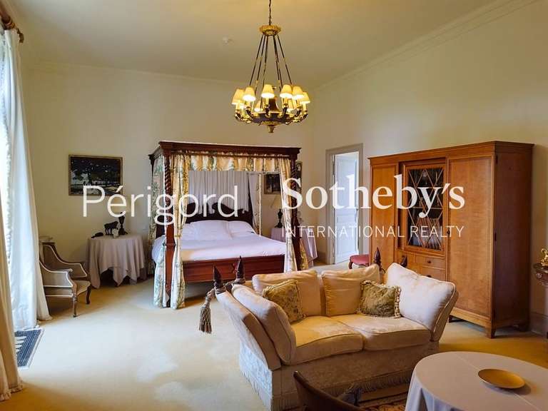 Castle Ribérac - 20 bedrooms - 1380m²