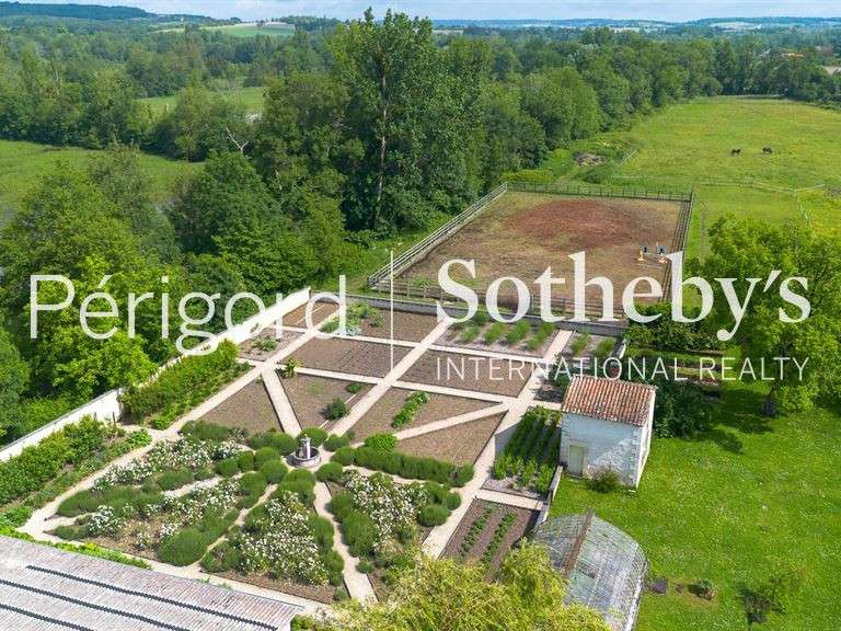 Castle Ribérac - 20 bedrooms - 1380m²