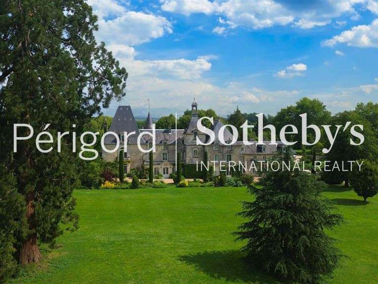Castle Ribérac - 20 bedrooms - 1380m²