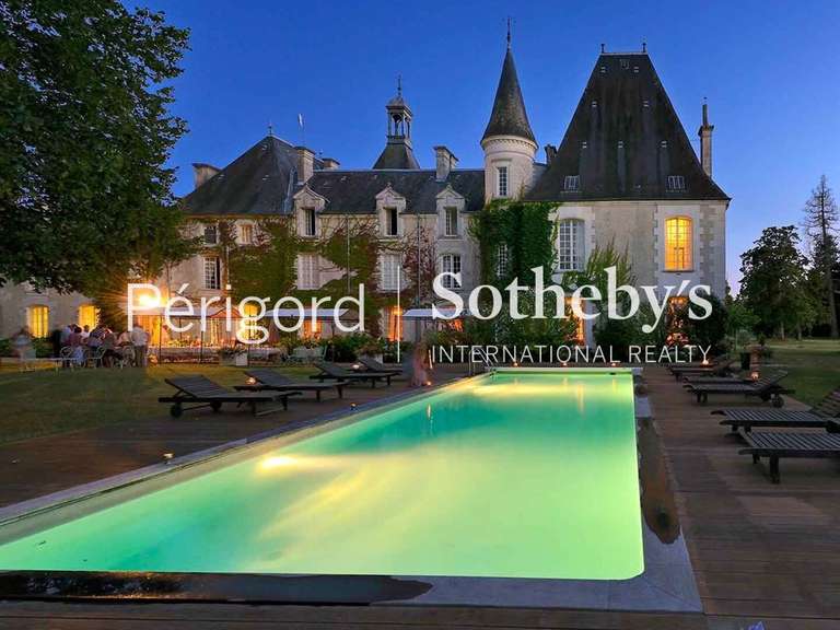Castle Ribérac - 20 bedrooms - 1380m²