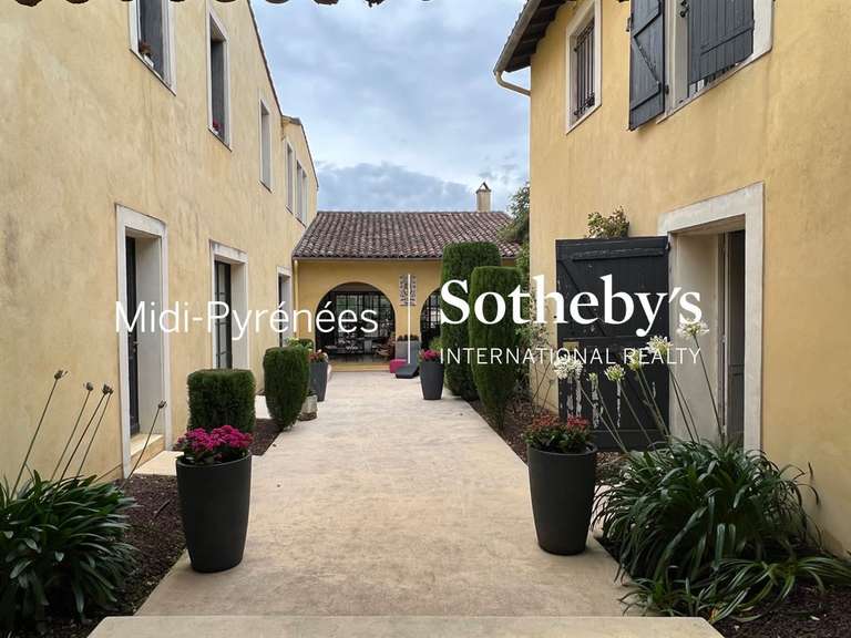 Maison Rieumes - 5 chambres - 375m²