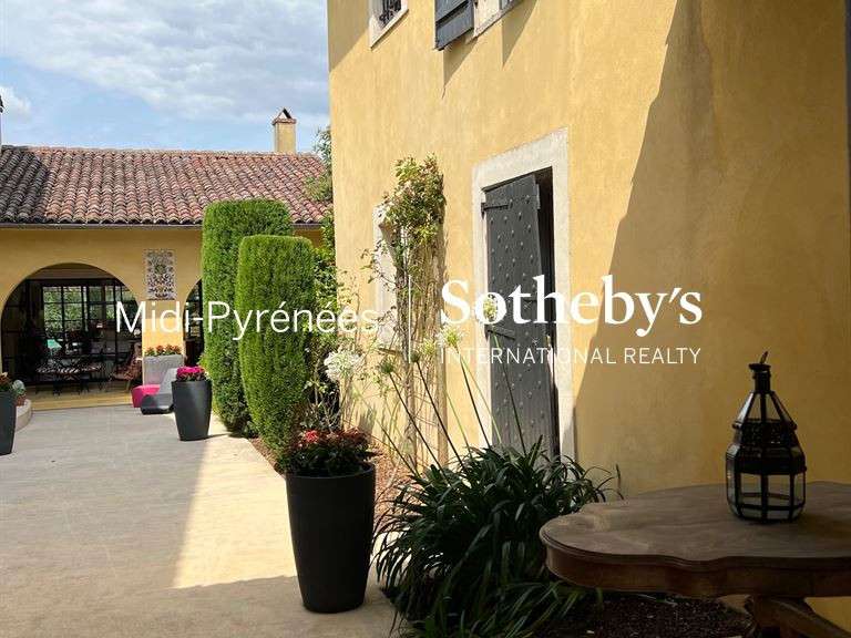 Maison Rieumes - 5 chambres - 375m²