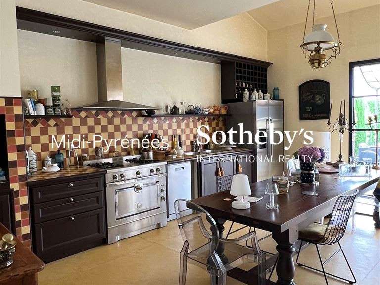 Maison Rieumes - 5 chambres - 375m²