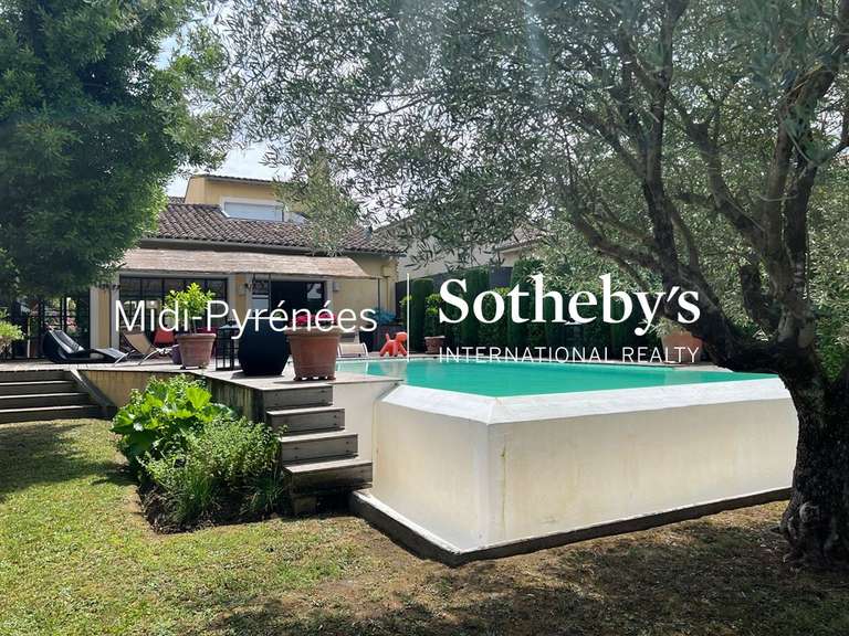 Maison Rieumes - 5 chambres - 375m²