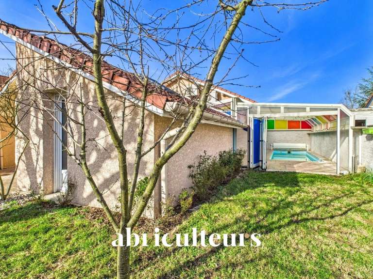 Maison Rillieux-la-Pape - 5 chambres - 196m²