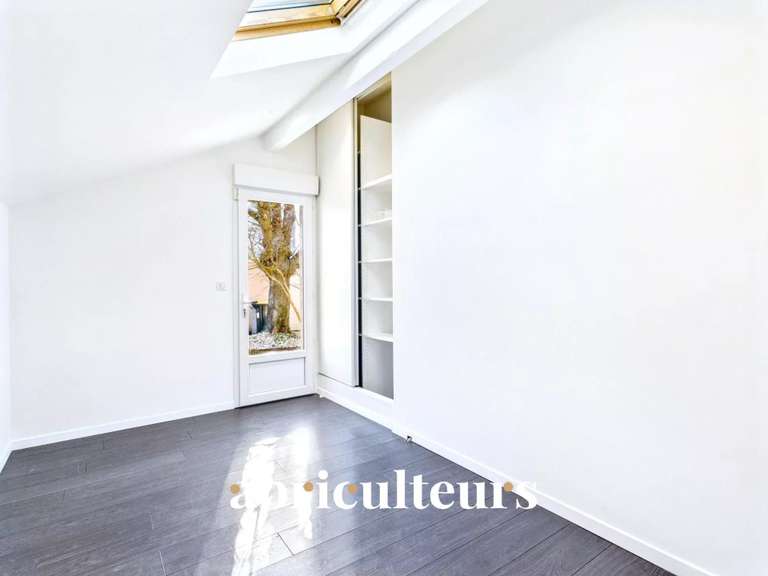 Maison Rillieux-la-Pape - 5 chambres - 196m²