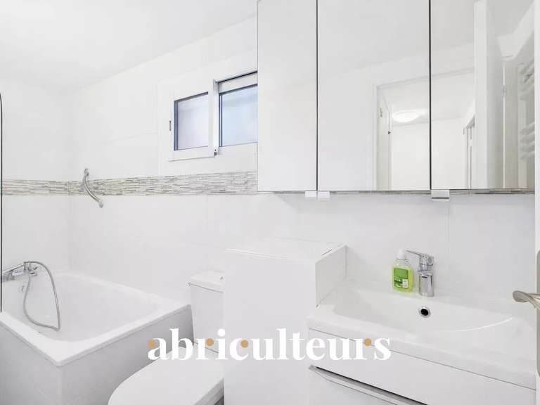 Maison Rillieux-la-Pape - 5 chambres - 196m²