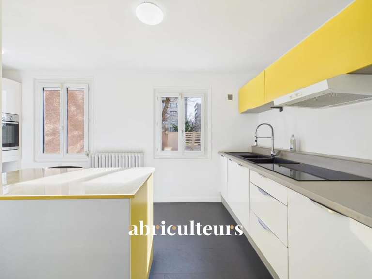 Maison Rillieux-la-Pape - 5 chambres - 162m²