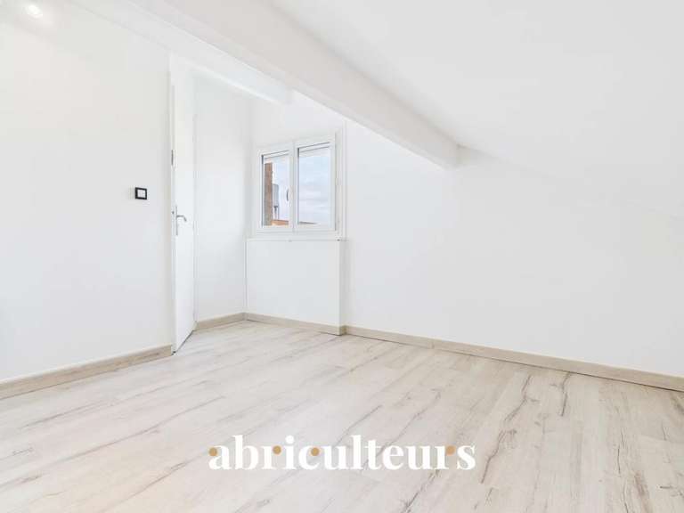 Maison Rillieux-la-Pape - 5 chambres - 162m²