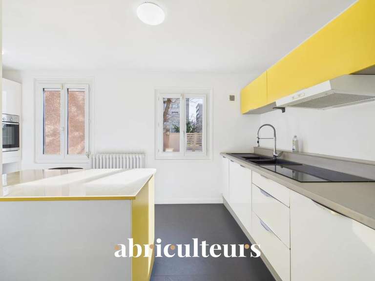 Maison Rillieux-la-Pape - 5 chambres - 162m²