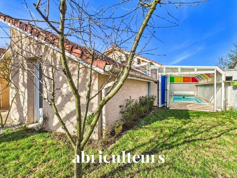 Maison Rillieux-la-Pape - 5 chambres - 162m²