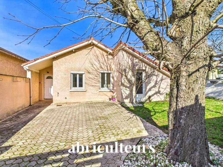 Maison Rillieux-la-Pape - 5 chambres - 162m²