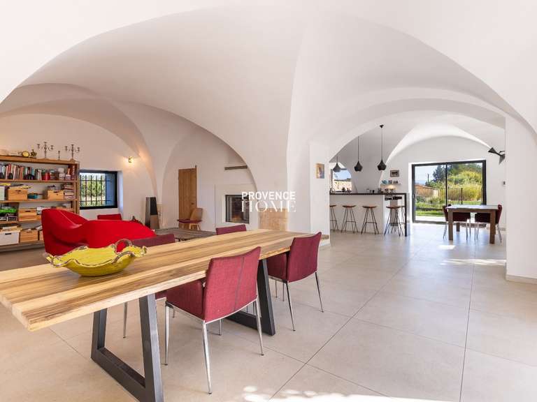 Propriété Robion - 8 chambres - 425m²