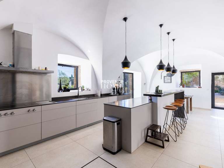 Propriété Robion - 8 chambres - 425m²