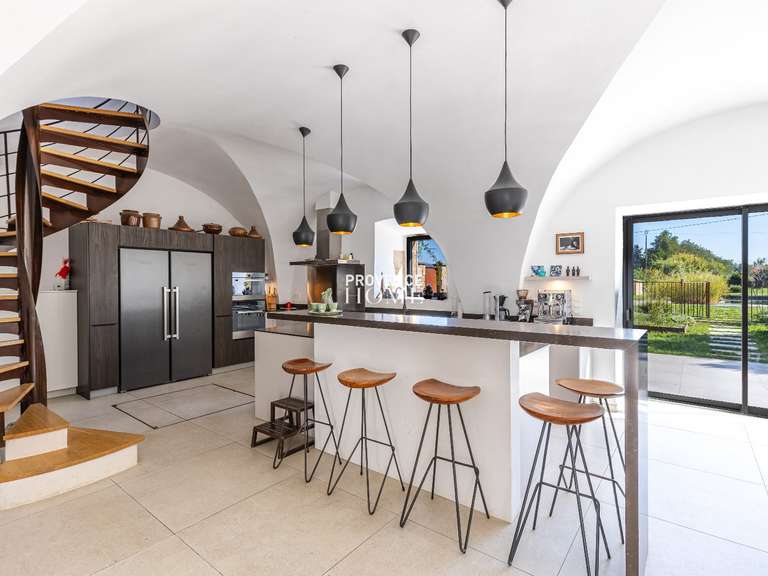 Propriété Robion - 8 chambres - 425m²