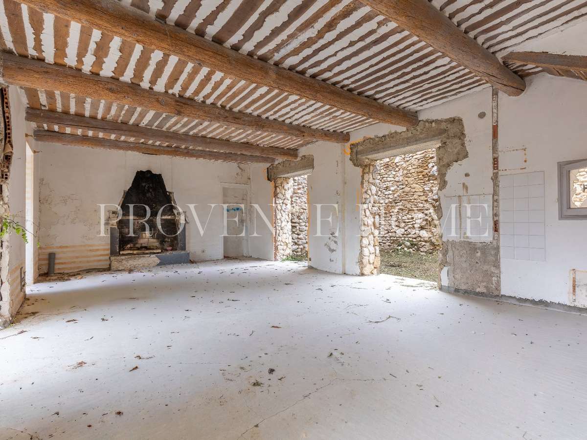 Property Robion