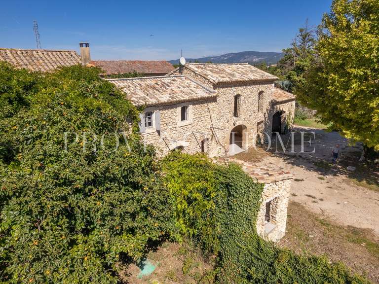 Propriété Robion - 4 chambres - 470m²