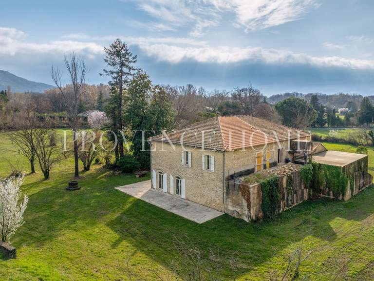 Propriété Robion - 5 chambres - 200m²