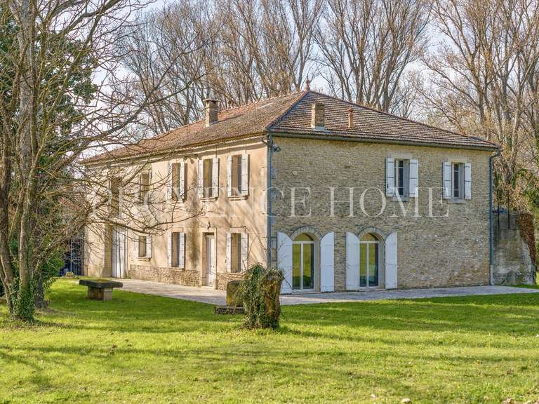 Propriété Robion - 5 chambres - 200m²