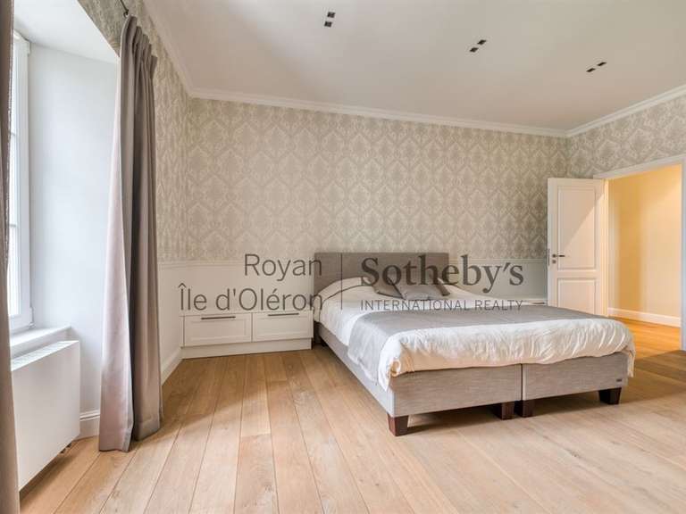 Castle Rochefort - 6 bedrooms - 600m²