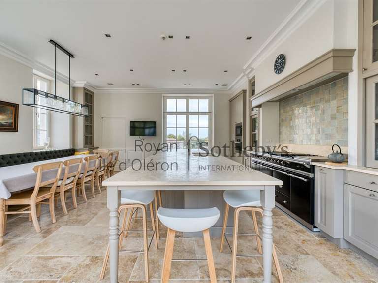 Château Rochefort - 6 chambres - 600m²