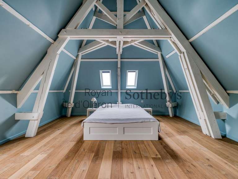 Castle Rochefort - 6 bedrooms - 600m²