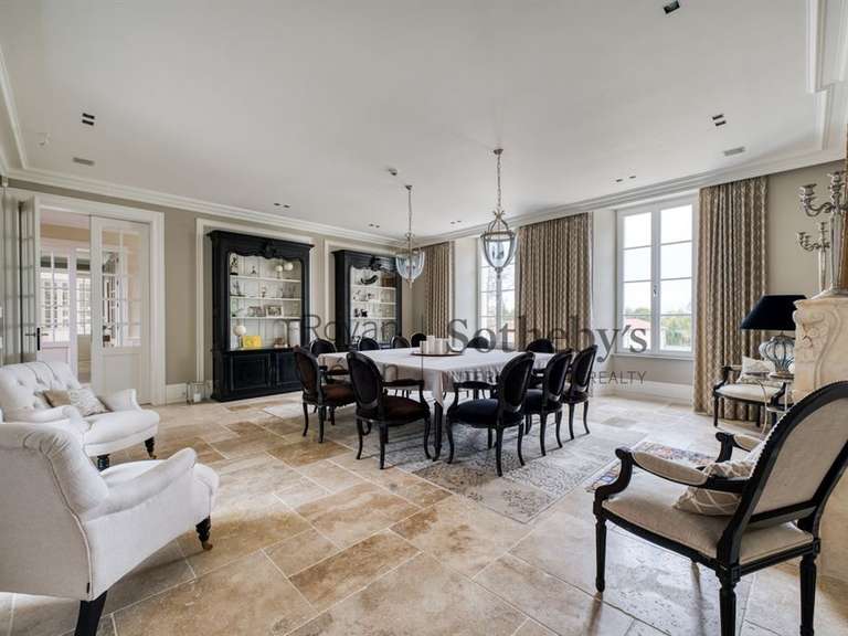 Castle Rochefort - 6 bedrooms - 600m²