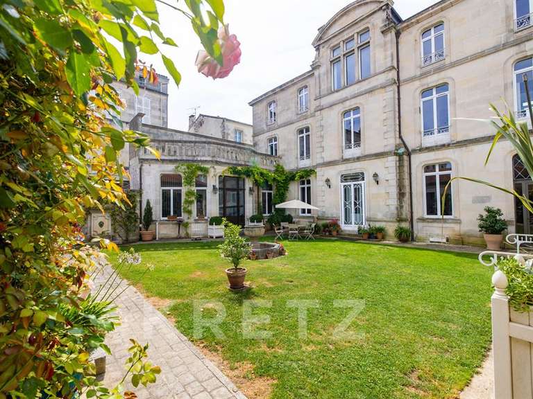 Hôtel particulier Rochefort - 8 chambres - 574m²