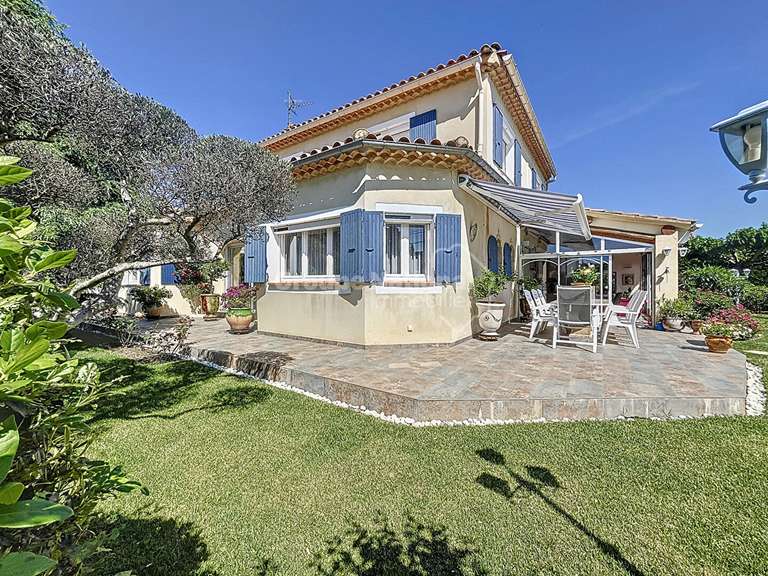 House Rochefort-du-Gard - 6 bedrooms - 245m²