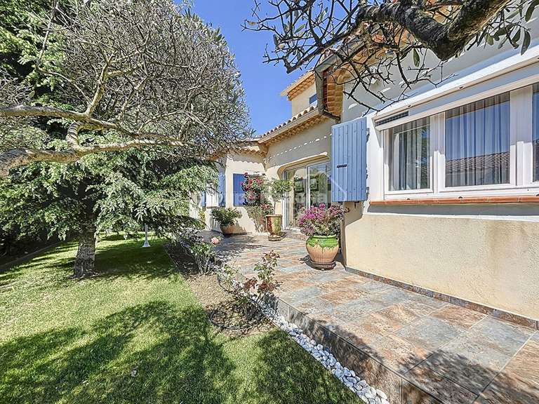 House Rochefort-du-Gard - 6 bedrooms - 245m²