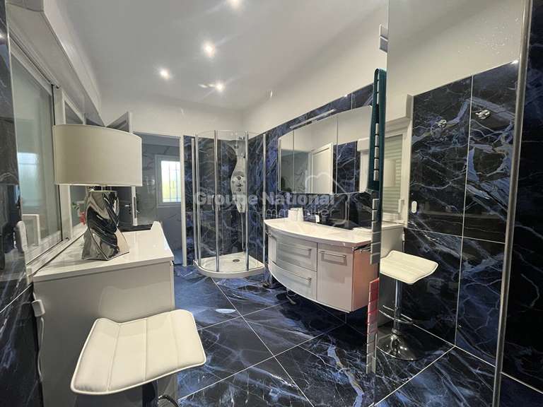 House Rochefort-du-Gard - 6 bedrooms - 245m²