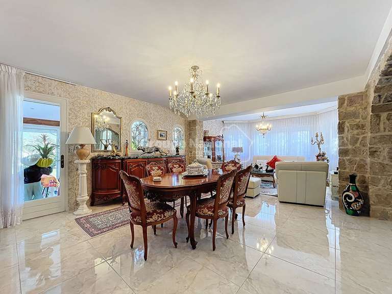 Maison Rochefort-du-Gard - 6 chambres - 245m²
