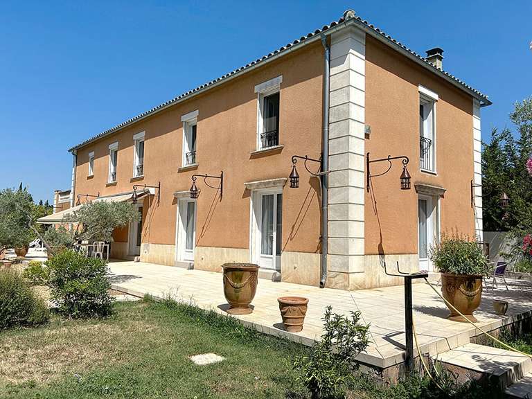 Maison Rochefort-du-Gard - 5 chambres - 300m²
