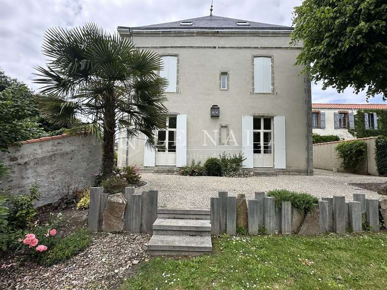 House Rocheservière - 8 bedrooms - 358m²