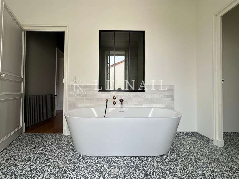 House Rocheservière - 8 bedrooms - 358m²