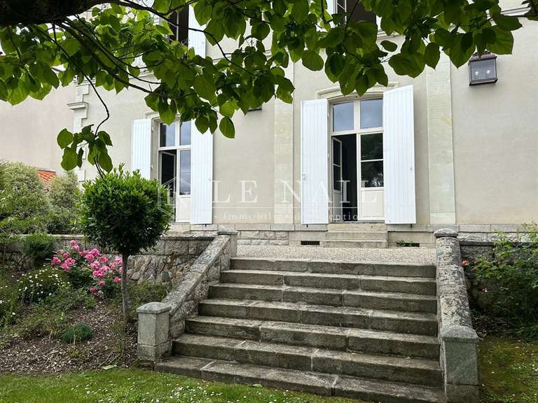House Rocheservière - 8 bedrooms - 358m²