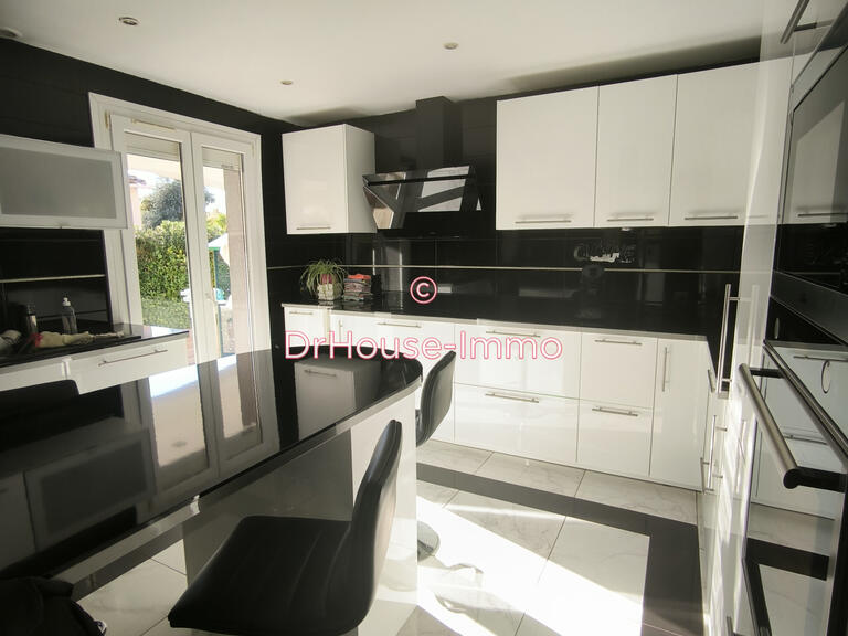 Villa Rognac - 4 bedrooms - 180m²