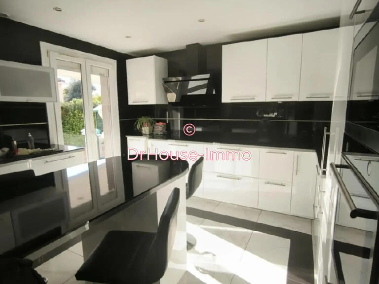 Villa Rognac - 4 bedrooms - 180m²