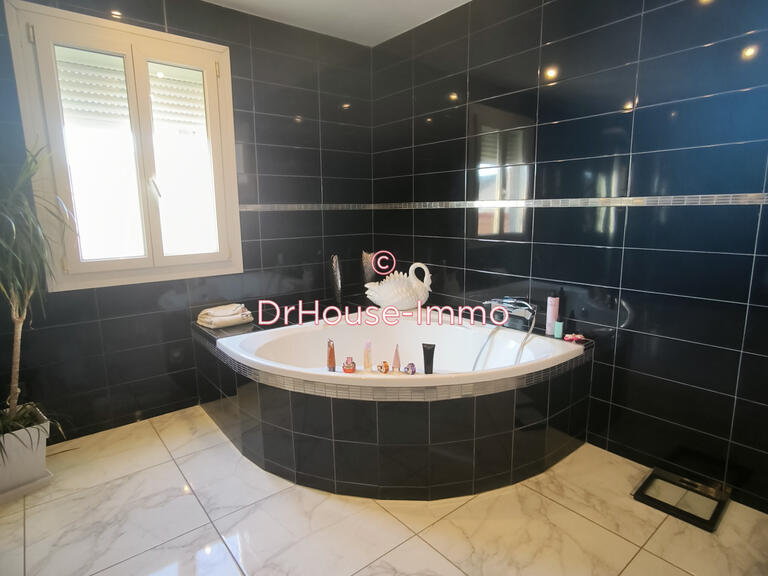 Villa Rognac - 4 bedrooms - 180m²