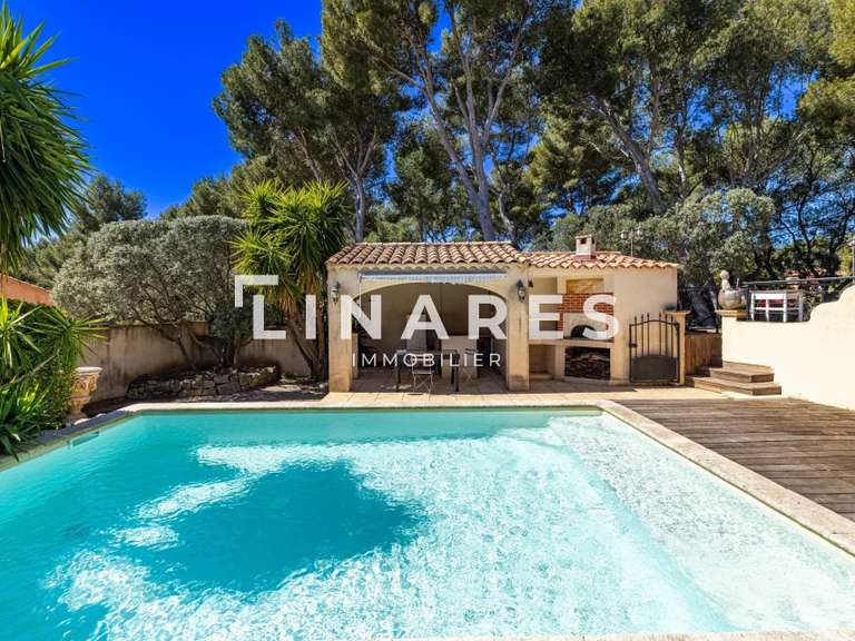 Villa Rognac - 4 chambres - 165m²