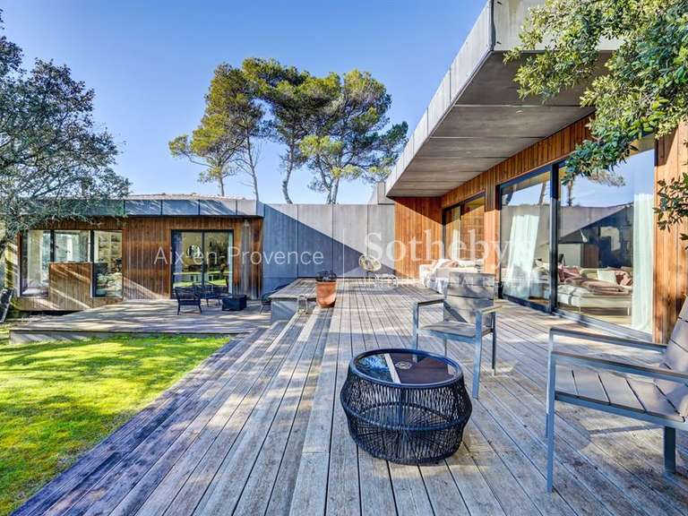 Maison Rognes - 6 chambres - 280m²