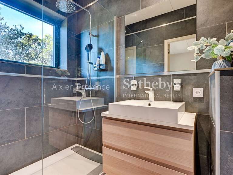 House Rognes - 6 bedrooms - 280m²